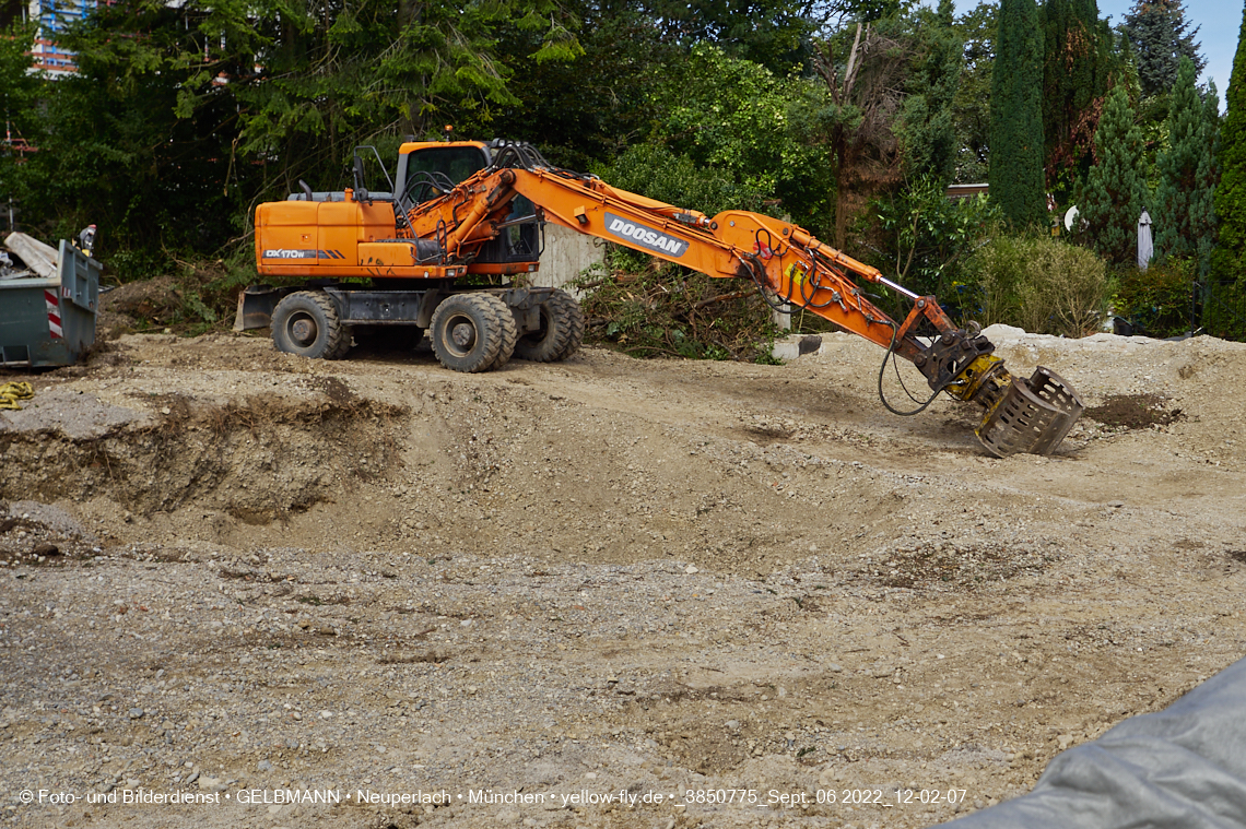 06.09.2022 - Baustelle an der Niederalmstraße 16 und Hugo-Lang-Bogen 13 in Neuperlach-Trudering